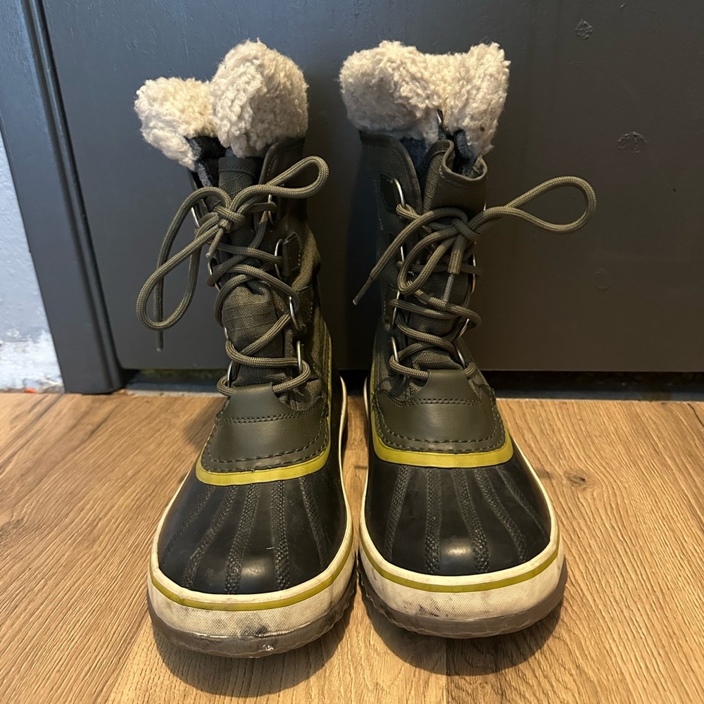 Sorel Olive Green Lace-Up Waterproof Winter Boots with Sherpa Cuff